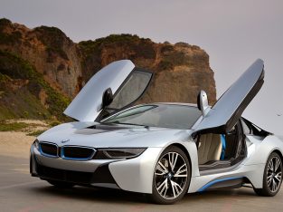 ماشین بی ام و i8